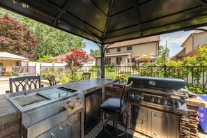 تناول الطعام بالخارج