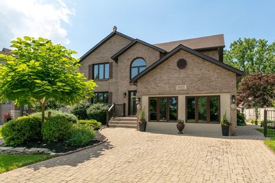 Large quiet estate property in beautiful natural surroundings.