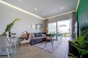 TV - Ocean Garden Suite 10 with private garden (Costa Adeje)