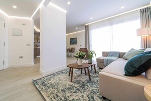 TV - Ocean Garden Suite 52 with Sea View (Adeje)