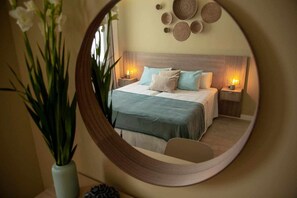 3 bedrooms, desk, iron/ironing board, travel cot - Ocean Garden Suite 52 with Sea View (Adeje)