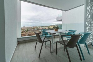 Outdoor dining - Ocean Garden Suite 52 with Sea View (Adeje)