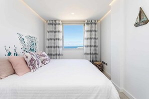 2 bedrooms, iron/ironing board, travel cot, free WiFi - Ocean Garden Suite 004 with Sea View (Adeje)