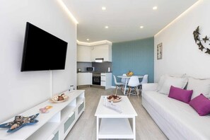 Living area - Ocean Garden Suite 004 with Sea View (Adeje)