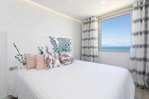 2 bedrooms, iron/ironing board, travel cot, free WiFi - Ocean Garden Suite 004 with Sea View (Adeje)
