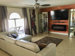 Interior - Mi Casa Es Su Casa!!🏡 4 Bdrm home with pool (Orlando)