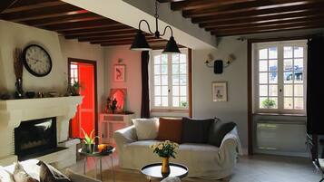 Fireplace, ping pong, books