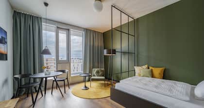 Black F House - Serviced Apartments