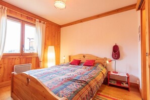 3 slaapkamers, reisbedje, gratis wifi, beddengoed