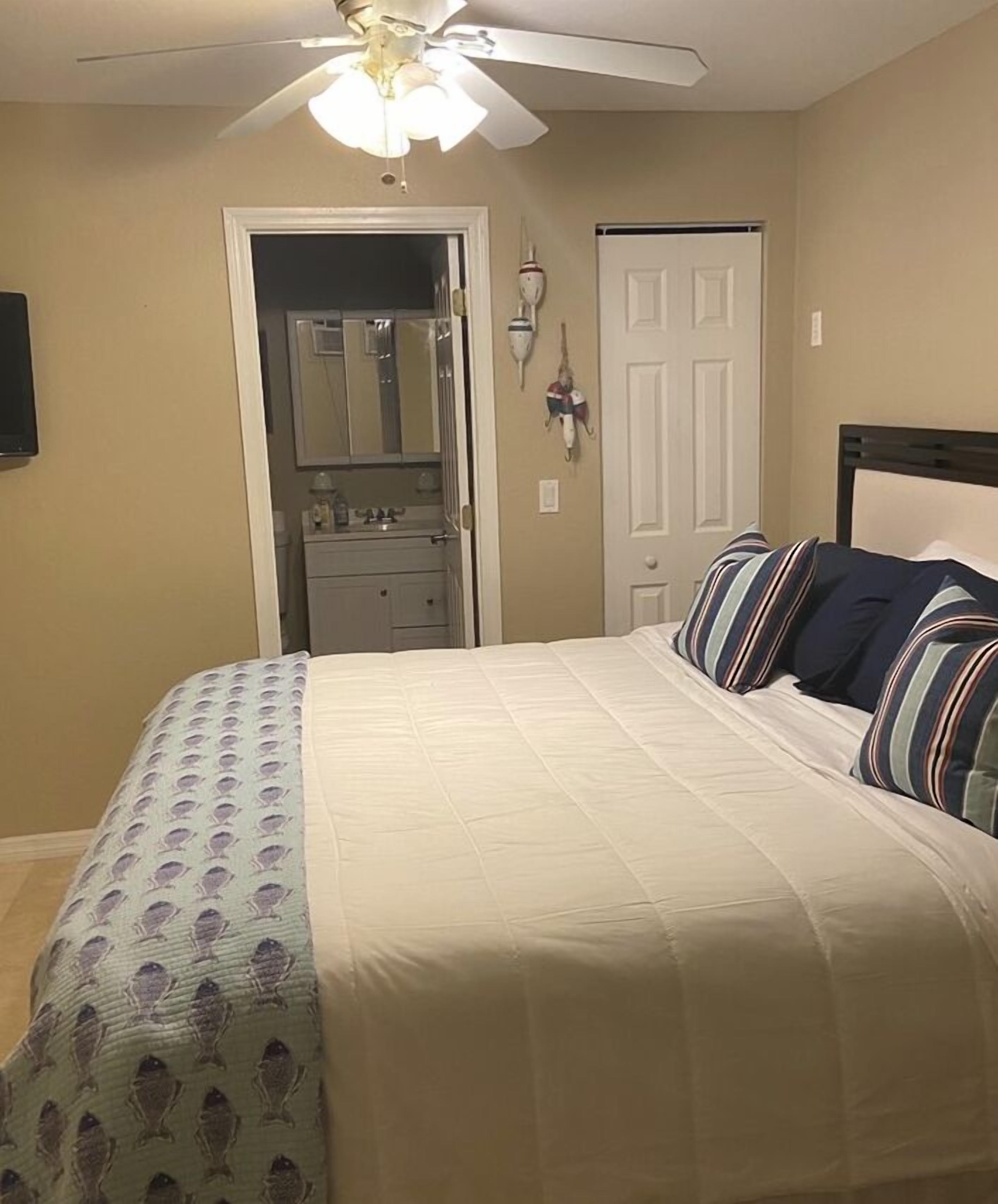 8 habitaciones, tabla de planchar con plancha, wifi y ropa de cama 