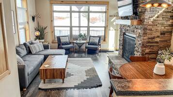 TV, fireplace