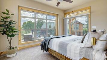 3 bedrooms, iron/ironing board, travel crib, WiFi