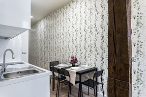 Dining - Waou Malasaña III - Alquiler Corta Duración (Madrid)