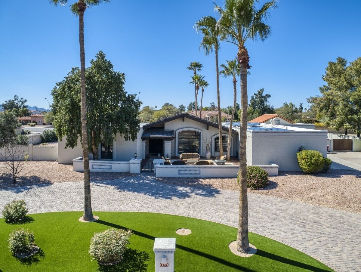 WEEKLY & MONTHLY DISCOUNTS!! Resort Style Luxury Scottsdale Living