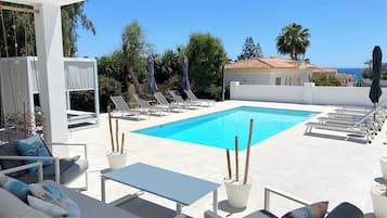 Outdoor pool, sun loungers
