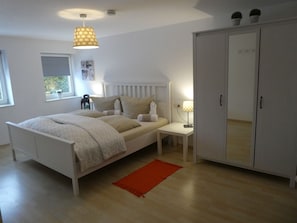 2 Schlafzimmer, BĂŒgeleisen/BĂŒgelbrett, Reisekinderbett, kostenloses WLAN