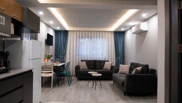 高级套房 (2+1) | 意 大利 Frette 床单、高档床上用品、加厚床垫、客房内保险箱