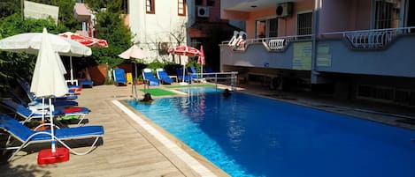 Piscine extérieure (ouverte en saison)