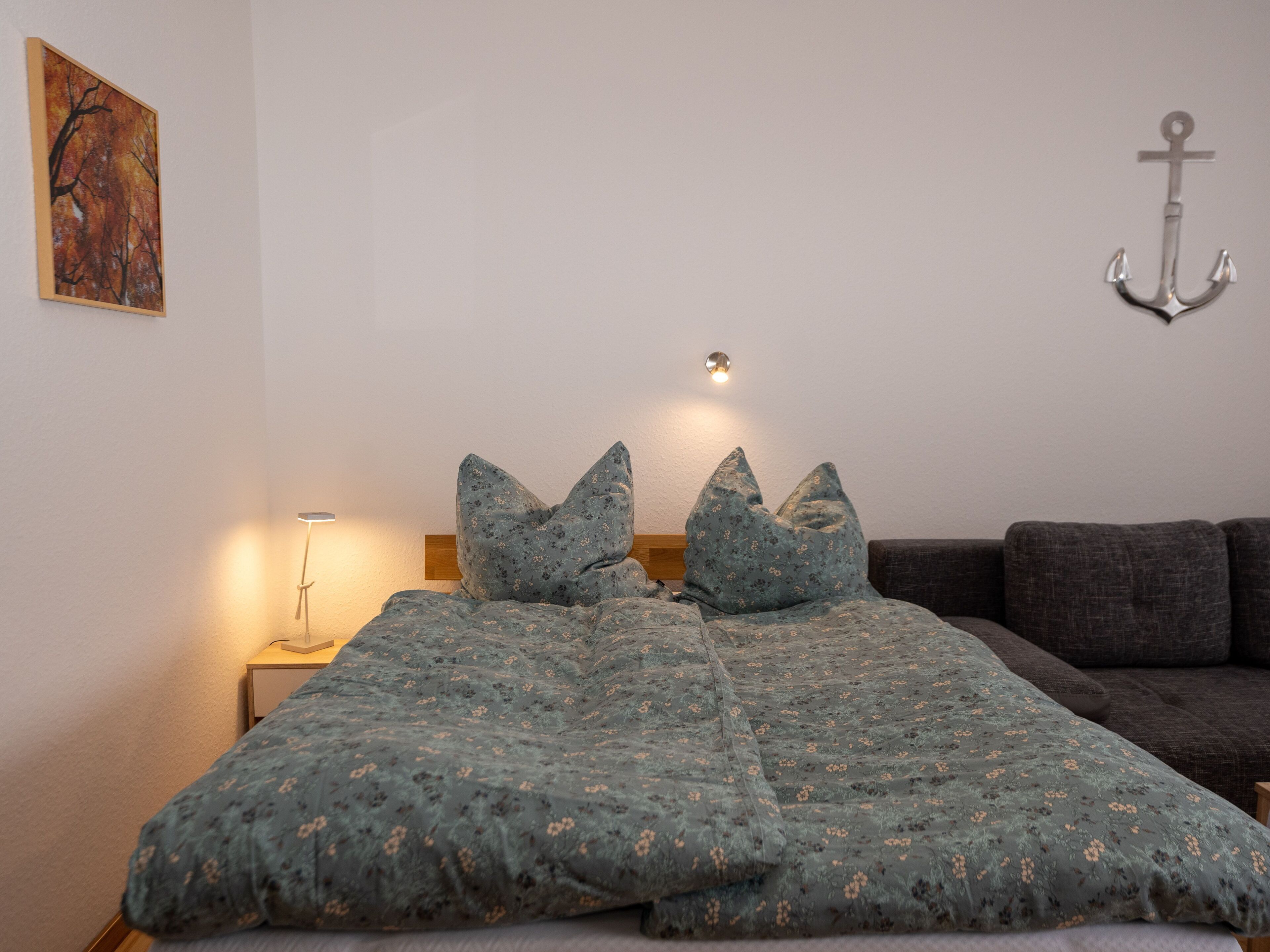 1 bedroom, bed sheets