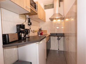 Kühlschrank, Mikrowelle, Ofen