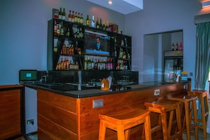 2 bars/lounges - Meridian C.A (Dar es Salaam)