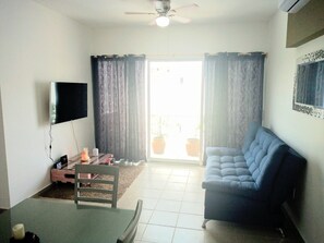 TV, fotballspill og bøker