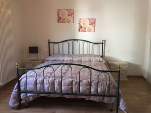 1 bedroom, iron/ironing board, travel crib, free WiFi