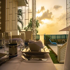 Outdoor dining - Paradise Villa (Fitts Village)
