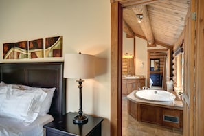 7 bedrooms, WiFi, bed sheets