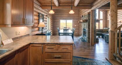 Chalet Arizona - 7 Bedroom Chalet with Hot Tub & Sauna