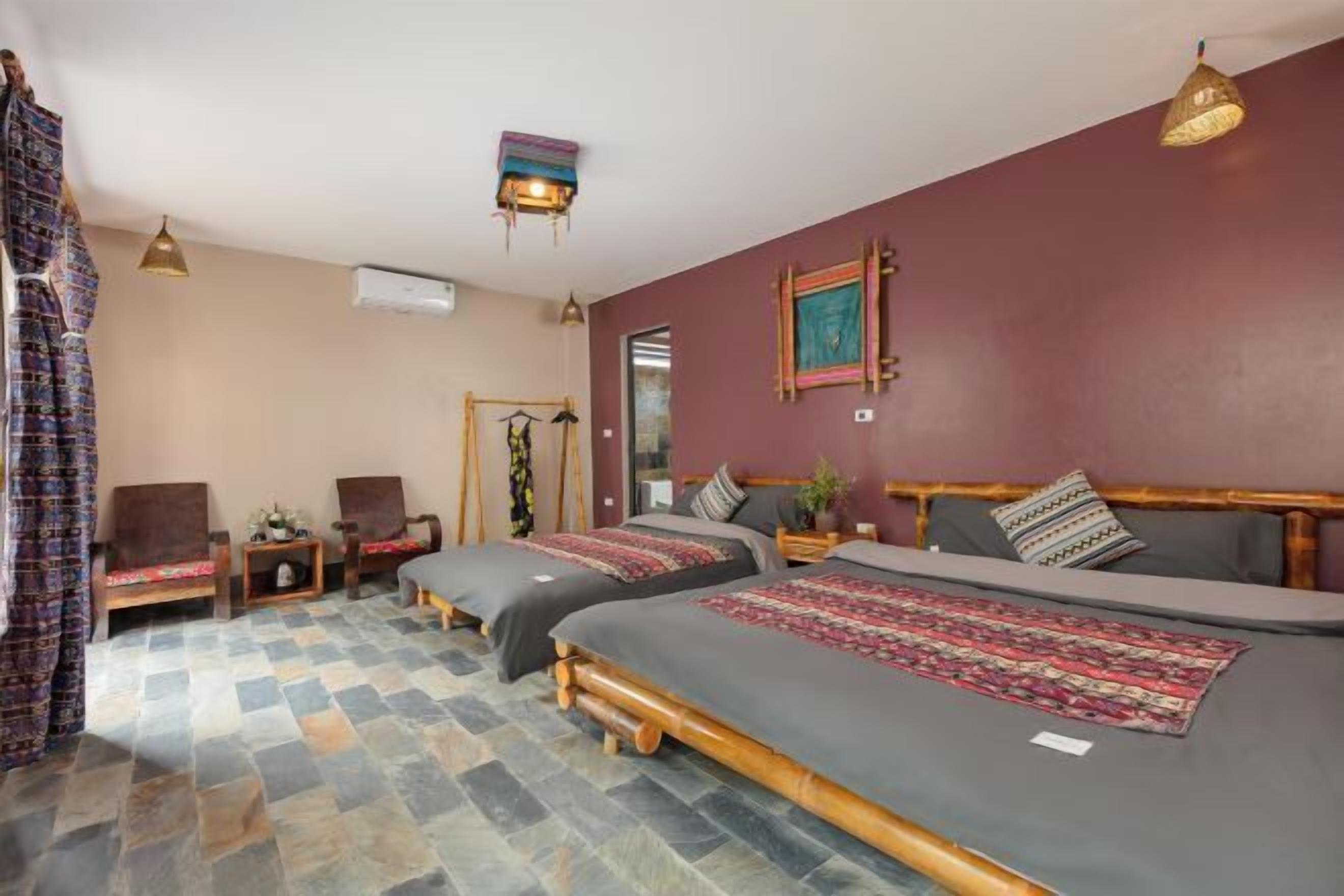 Soundproofing, free WiFi, bed sheets