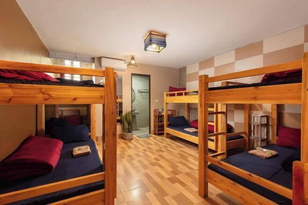 Insonorización, wifi gratis y ropa de cama