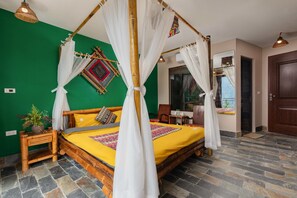 DELUXE KING | Kedap suara, Wi-Fi gratis, dan seprai linen