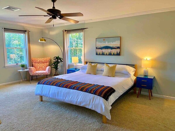 5 bedrooms, desk, iron/ironing board, travel cot