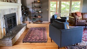 TV, fireplace, table tennis, books - Hidden Oasis in the Mountains by Evergreen Home (Pittsfield)