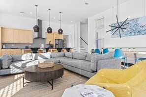 TV, offices - 5 BR 4 BA Private Pool Beach luxury (Okaloosa Island)