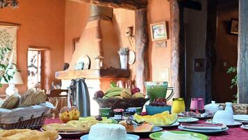 Free daily buffet breakfast