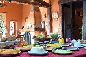 Free daily buffet breakfast  - Casal da Serra (Penha Garcia)