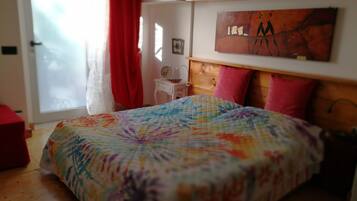 1 bedroom, iron/ironing board, travel cot, free WiFi