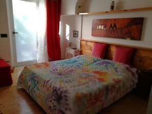 1 chambre, fer et planche à repasser, lit parapluie, Wi-Fi gratuit