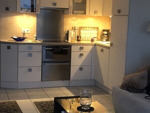 Réfrigérateur, four, plaque de cuisson, lave-vaisselle