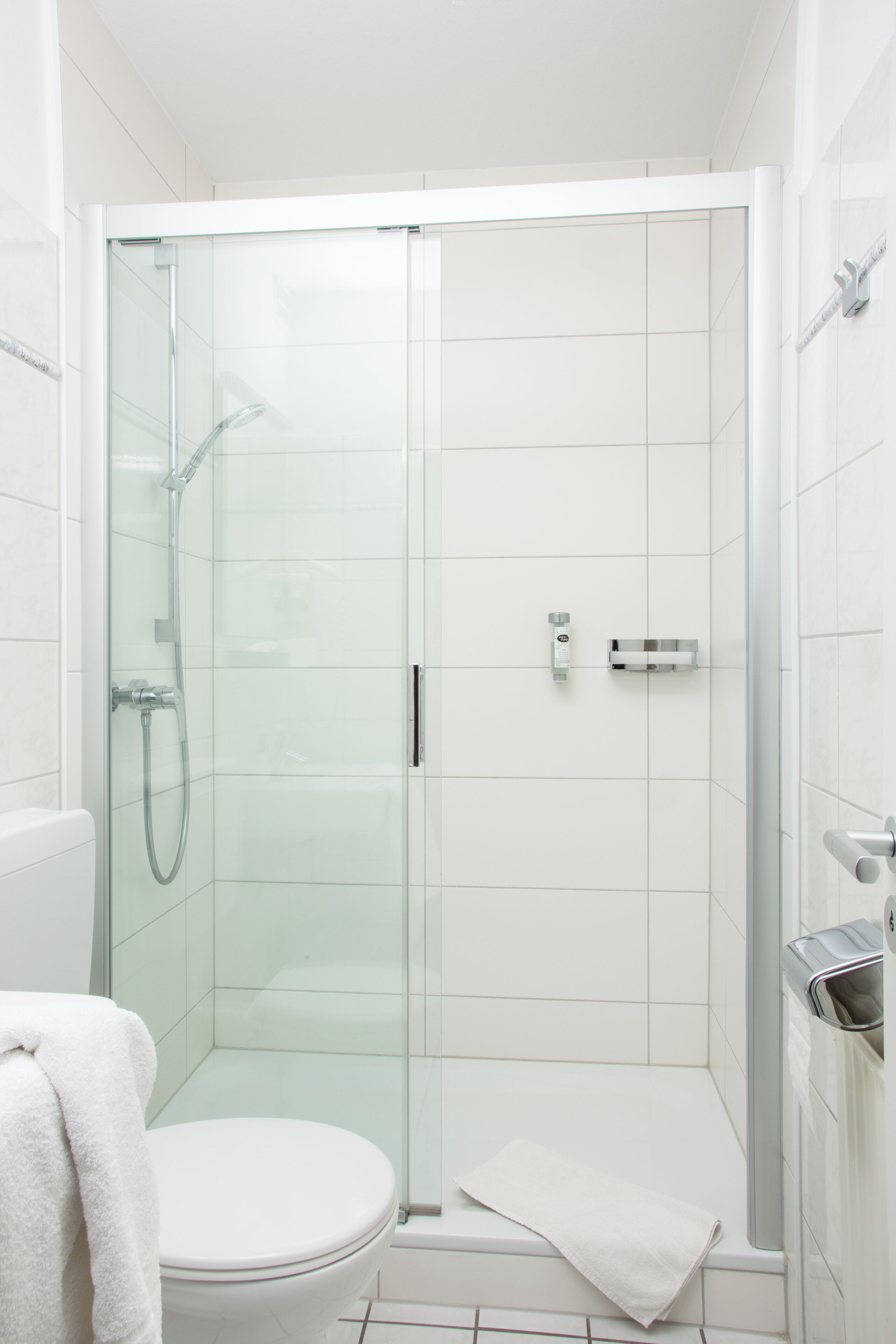 Comfort Single Room | Bathroom | Hair dryer, towels, soap, shampoo