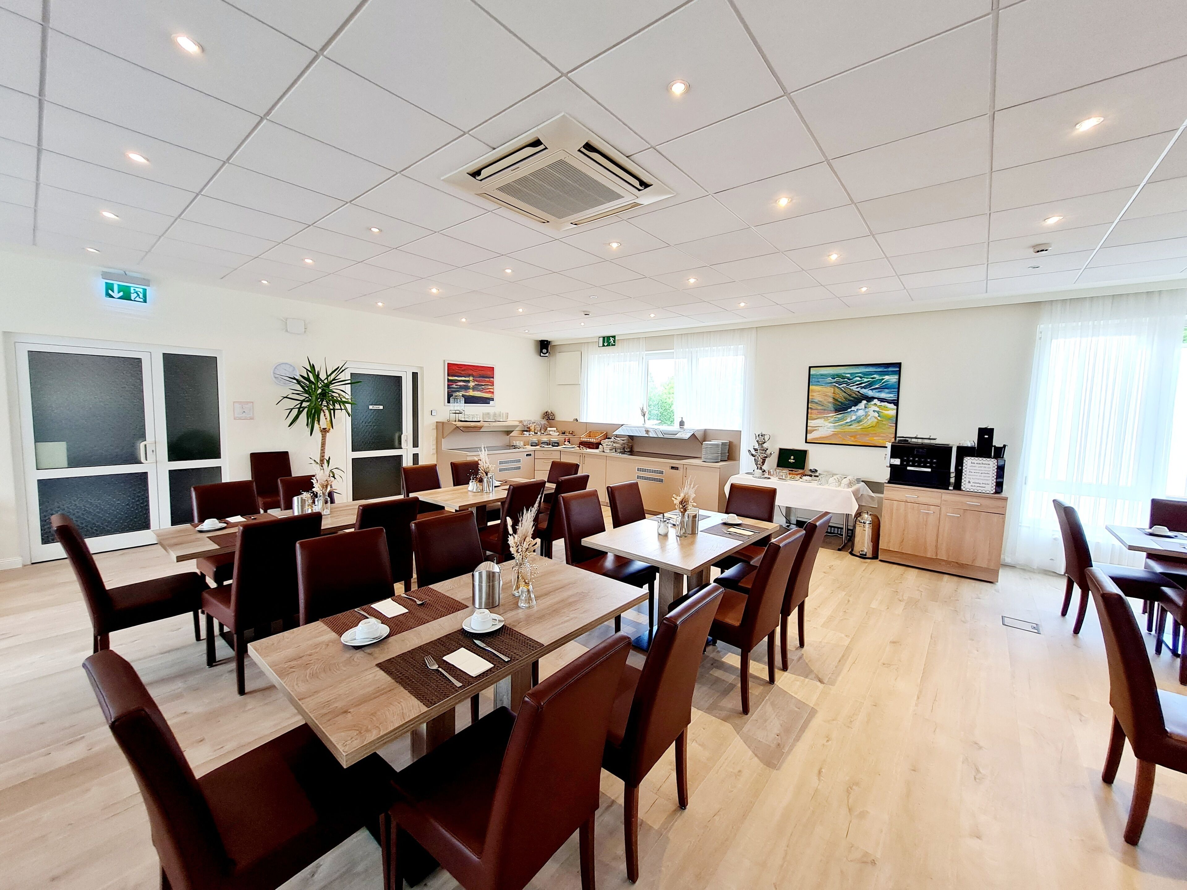 Tägliches Frühstücksbuffet gegen Gebühr