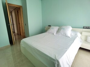 4 slaapkamers, een bureau, geluiddichte muren