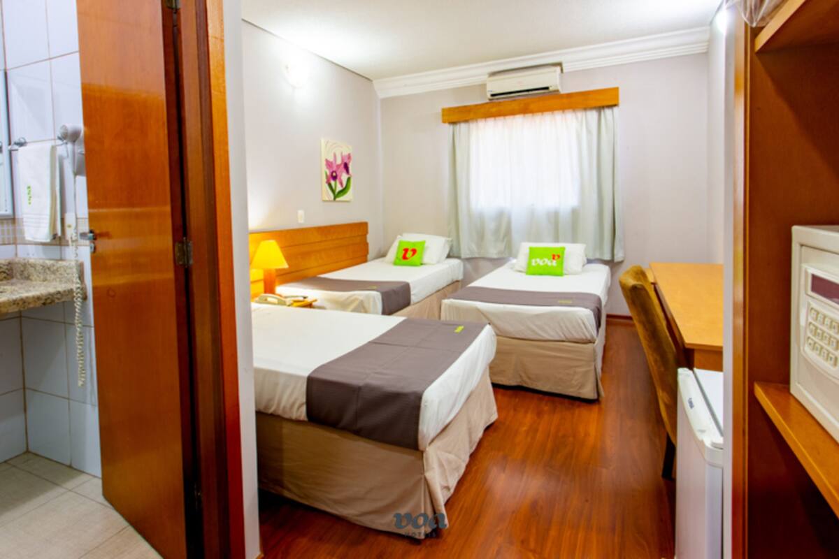 deluxe triple room | minibar, desk, bed sheets