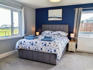 3 bedrooms, free WiFi, bed sheets - 3 bedroom accommodation in Low Dinduff, near Stranraer (Low Dinduff, near Stranraer)