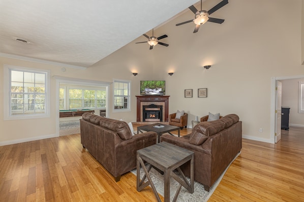 Chalet, Multiple Beds, Hot Tub | Living room | TV, fireplace