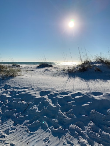 Angel Fish Cottage, Sweet 2 BR 1 B, Private Pool, Steps to Gulf and Bay