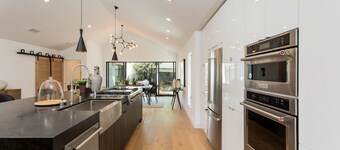 Modern Luxury Bungalow with a Pool in Larchmont Village