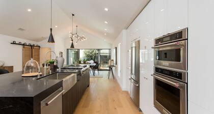 Modern Luxury Bungalow with a Pool in Larchmont Village